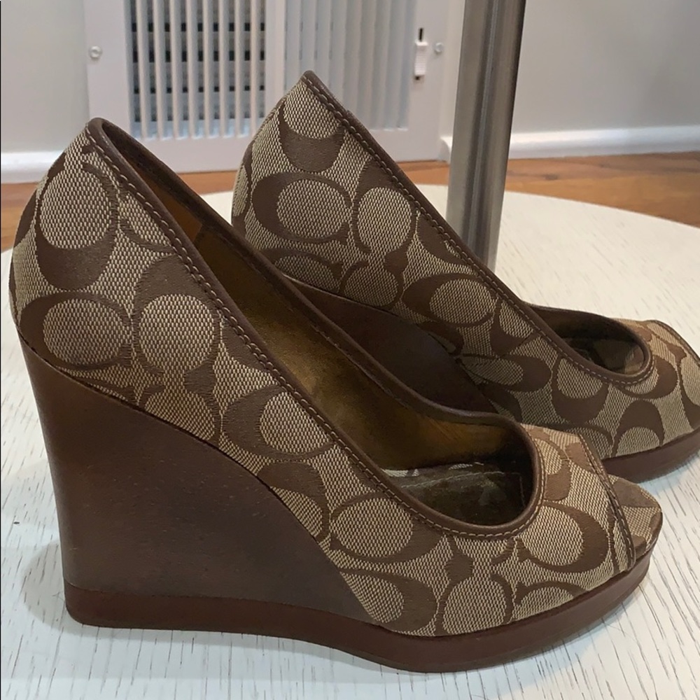 COACH SHOES (Size 7.5)